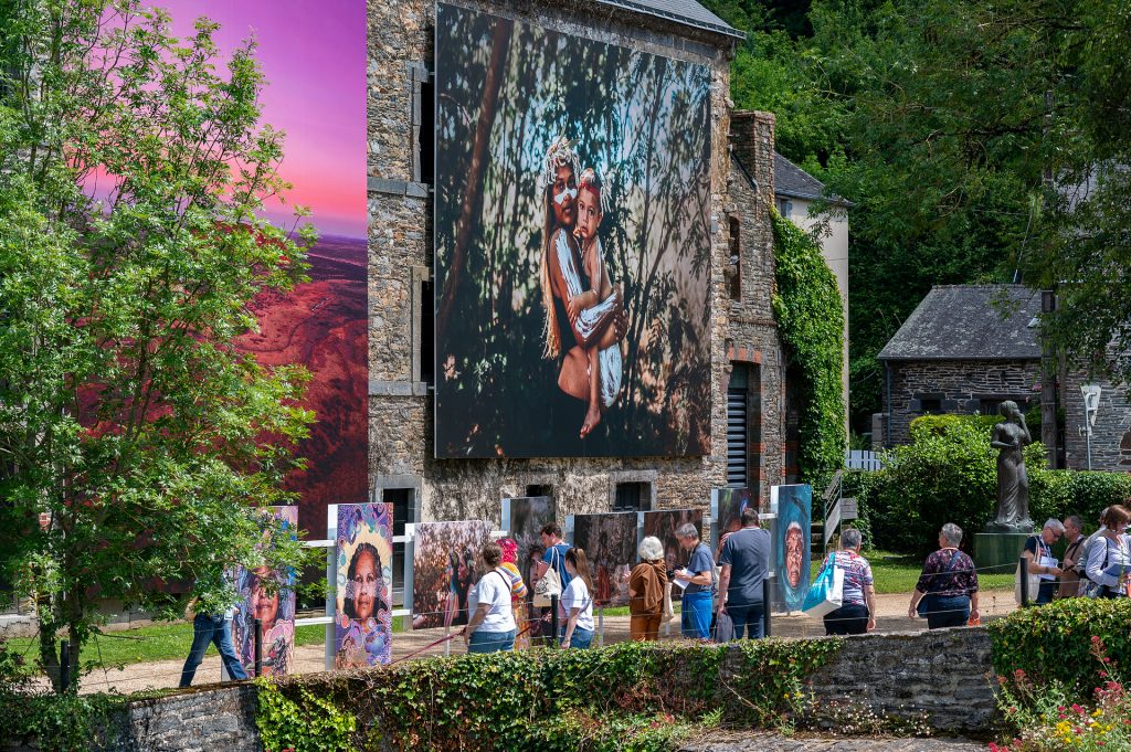 View of Bobbi Lockyer's exhibition Origines at La Gacilly Photo Festival 2024 - Photo Jean-Michel Niron